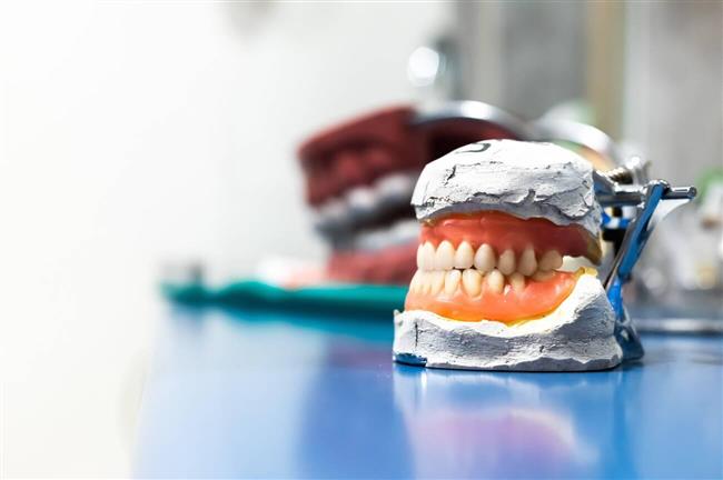 انواع دندان‌های مصنوعی متحرک