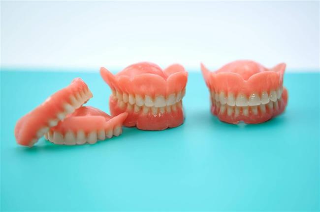 انواع دندان‌های مصنوعی متحرک